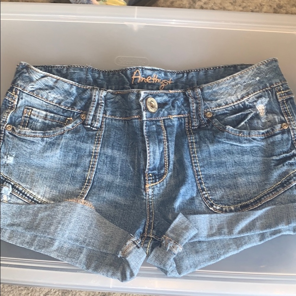 Amethyst size 9 shorts